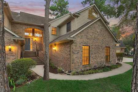 22 Fairway Oaks Place The Woodlands, TX 77380