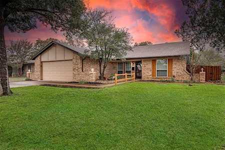 2100 Chelsea Drive Edgecliff Village, TX 76134