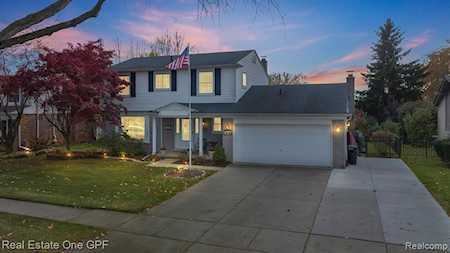 37177 Munger Dr Livonia, MI 48154