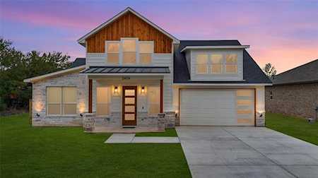 2404 Forest Hill Lane Granbury, TX 76048