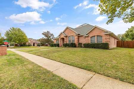 8228 Lost Maple Drive North Richland Hills, TX 76182