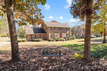 8321 Camelot Dr Harrisburg, NC 28075