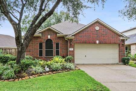 2211 W Marsala Dr Pearland, TX 77581
