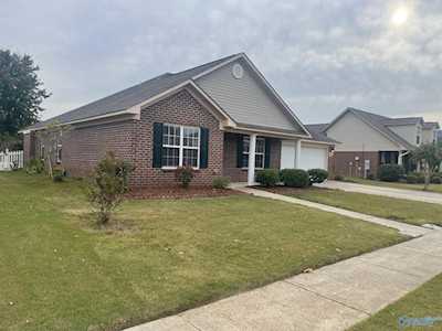 5002 Blakemore Drive Owens Cross Roads, AL 35763