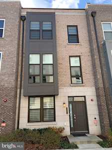 13378 Sherwood Park Ln Herndon, VA 20171