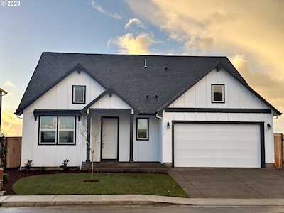 903 Farmington DR Junction City, OR 97448