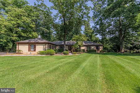 12034 Thomas Ave Great Falls, VA 22066