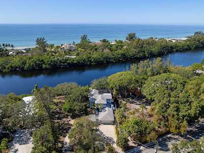 8202 Midnight Pass Rd Sarasota, FL 34242