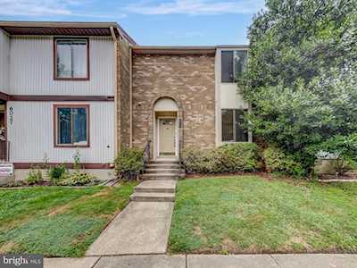 6029 Forrest Hollow Ln Springfield, VA 22152