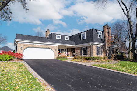 107 E Thompson Dr Wheaton, IL 60189