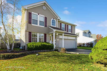 3041 Melbourne Ln Lake In The Hills, IL 60156