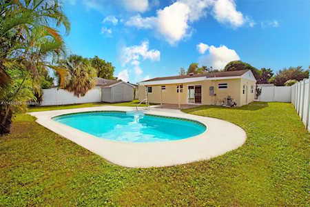 6231 SW 15th Ct North Lauderdale, FL 33068