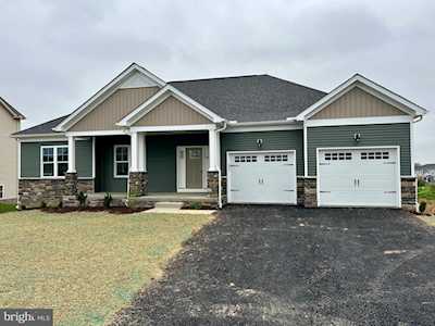1263 Shannon Dr S Greencastle, PA 17225