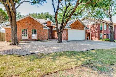 7524 Brentwood Court North Richland Hills, TX 76182
