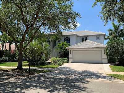 2745 Meadowood Dr Weston, FL 33332