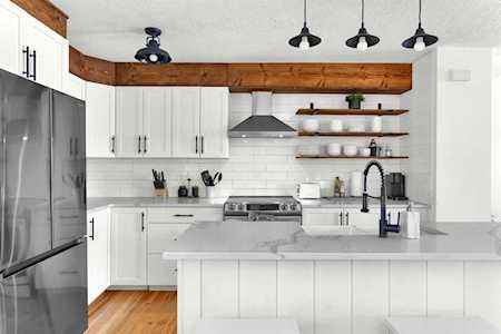 2410 Kensington Rd NW #2 Calgary, AB T2N 3S1