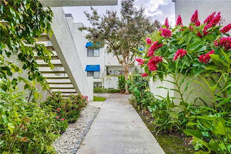 660 Park Shadow Ct Baldwin Park, CA 91706