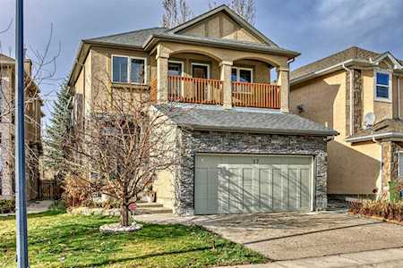 17 Sherwood Parade NW Calgary, AB T3R 1R1