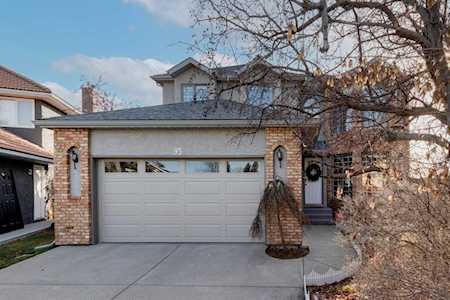 95 Edgebrook Close NW Calgary, AB T3A 4W6