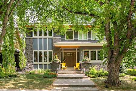 3816 10 St SW Calgary, AB T2T 3J1