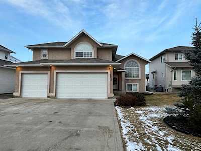 9034 Lakeshore Dr Grande Prairie, AB T8X 8C8