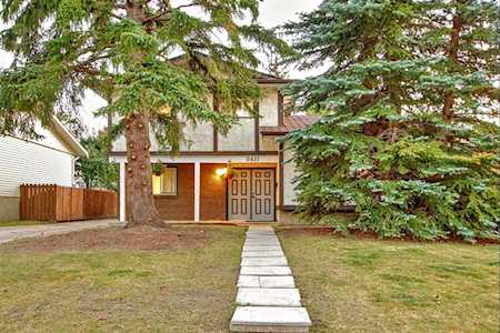 5611 Dalwood Way NW Calgary, AB T3A 1S6