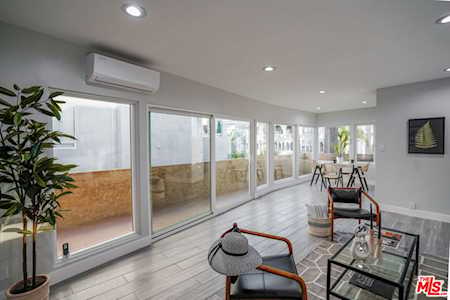 1020 E Granville Ave #209 Los Angeles, CA 90049