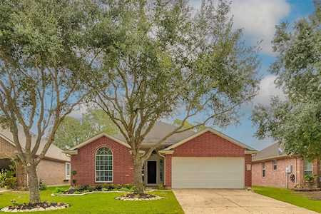 4035 Bentwood Dr Dickinson, TX 77539