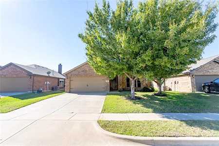 256 Spring Hollow Drive Saginaw, TX 76131
