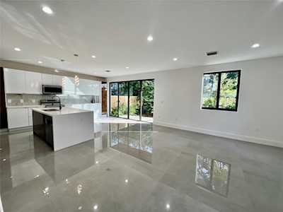 1292 NE 35th St Oakland Park, FL 33334
