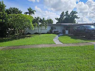 345 Pinehurst Road Palm Springs, FL 33461