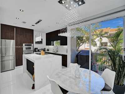 21388 Marina Cove Cir #15-G Aventura, FL 33180