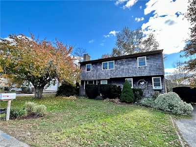 26 Old Pine Rd Narragansett, RI 02882