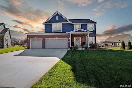886 Jennifer Ct South Lyon, MI 48178
