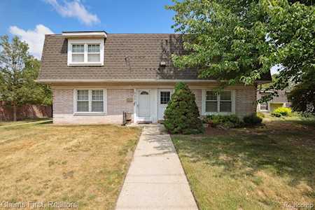 2256 N Hix Rd Westland, MI 48185