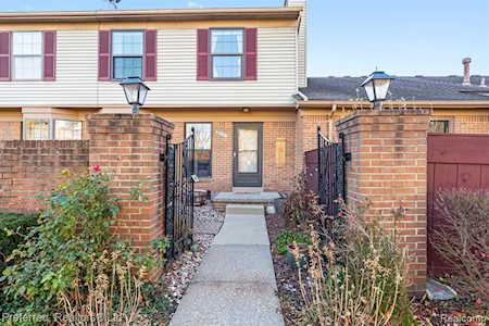 38831 Country Circle #74 Farmington Hills, MI 48331