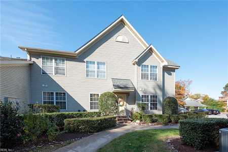 300 London Pointe Ct #17 Virginia Beach, VA 23454
