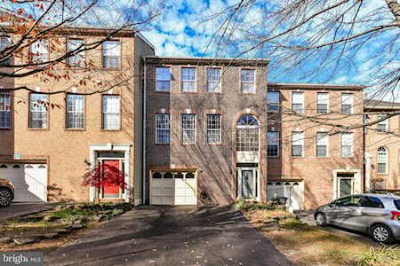 4014 Rosemeade Dr Fairfax, VA 22033