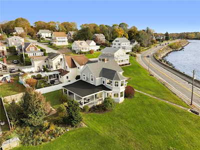 1886 Main Rd Tiverton, RI 02878