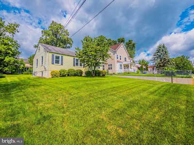 2950 Strathmeade St Falls Church, VA 22042