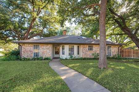 404 Chisolm Trail Hurst, TX 76054