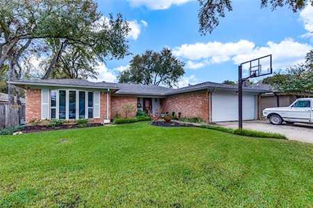 704 Sandlin Drive Bedford, TX 76021