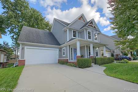 376 Stone Wood Ct Milford Vlg, MI 48381