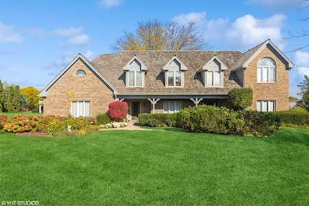2 Harvard Ln Hawthorn Woods, IL 60047