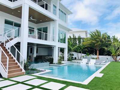 8323 Marina Dr Holmes Beach, FL 34217