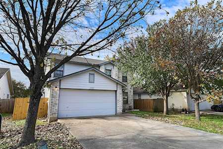 13320 Vizquel LOOP Del Valle, TX 78617