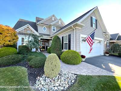 9 E Whitecliff Way Farmingdale, NJ 07727