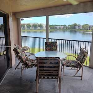 7228 Fairfax Dr #203 Tamarac, FL 33321