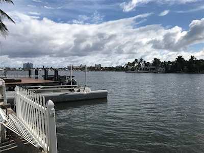 932 N Northlake Dr Hollywood, FL 33019
