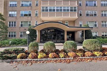 1200 Midland Ave #9C Bronxville, NY 10708